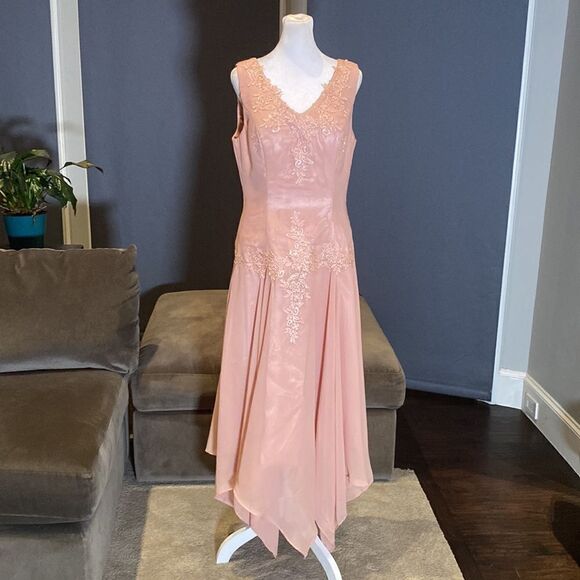 Women’s Pink Chiffon Dress Floral Detail ZipUpBack Matching Jacket Size 24W/26W - Picture 6 of 14